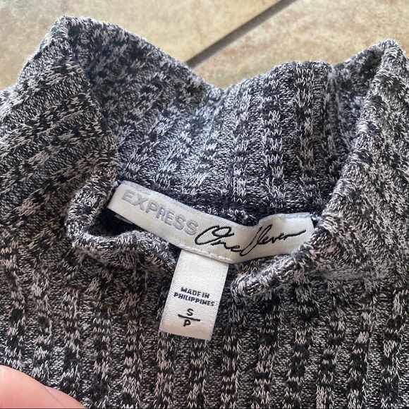 Express crop top - Picture 2 of 3